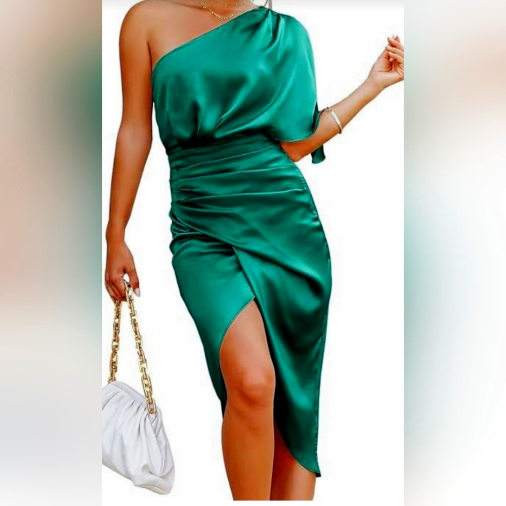 Elegant Green One-Shoulder Dress